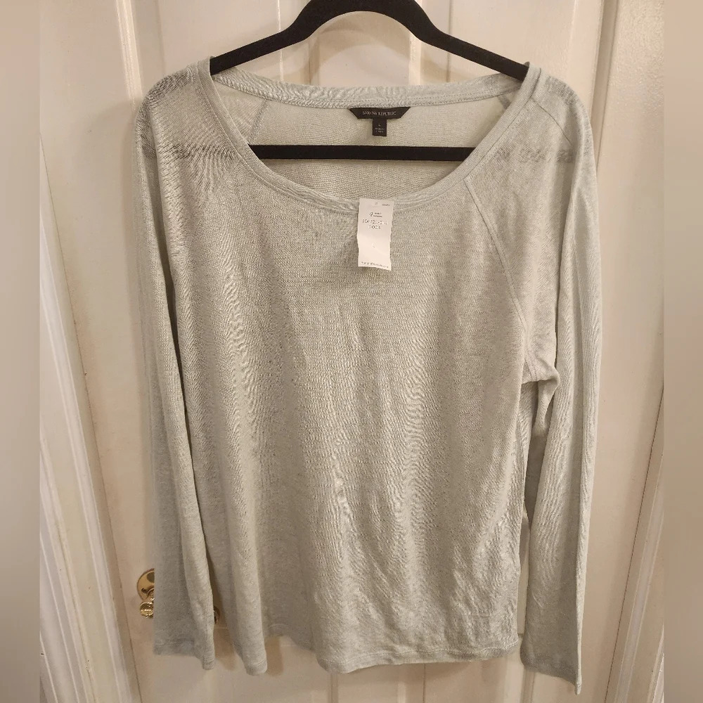 NWT Banana Republic long-sleeved top size Lg